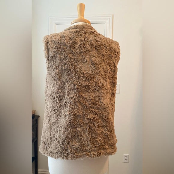 Dylan Faux Fur Vest - Picture 6 of 7